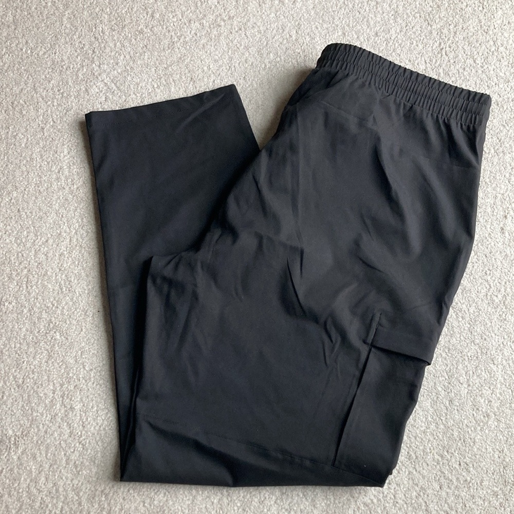 32 Cool cargo pants NWOT